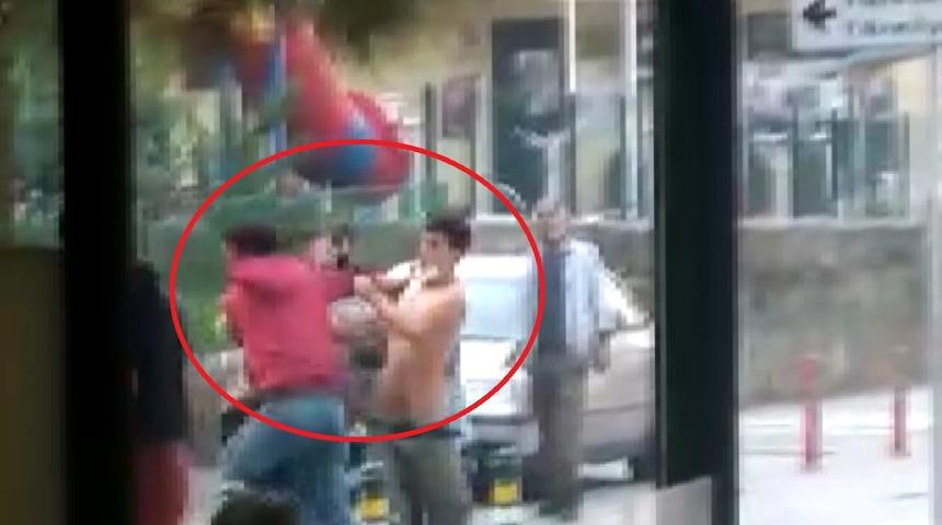 Bursa'da tekme ve yumruklu kavga kamerada