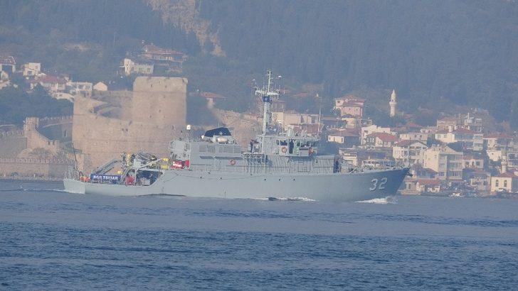 NATO savaş gemileri peş peşe Çanakkale Boğazı’ndan geçti G3