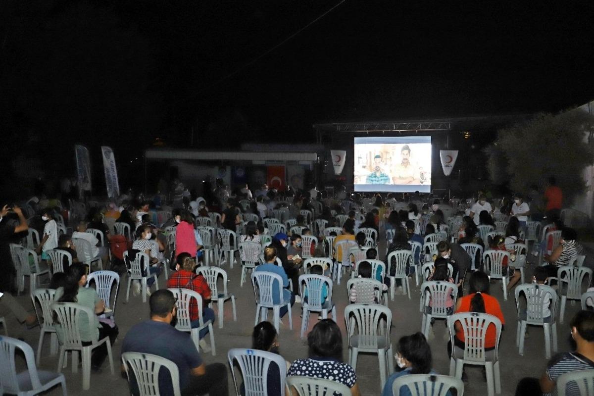 Mersin&rsquo;de anne ve &ccedil;ocukları i&ccedil;in yazlık sinema etkinliği