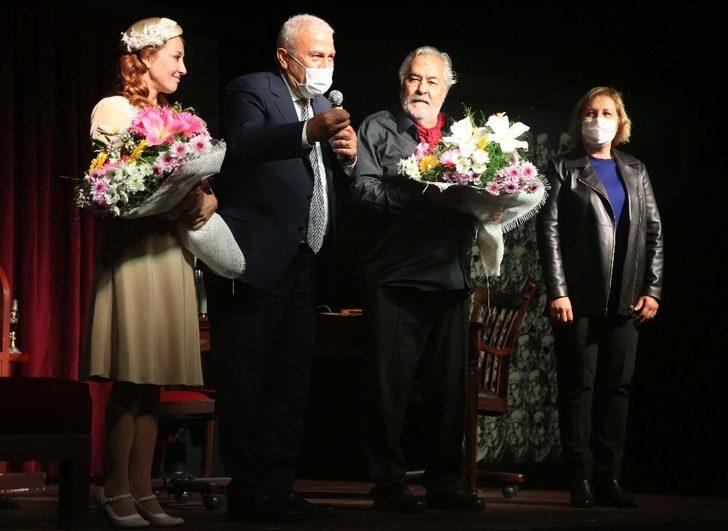 Efeler’de tiyatro şöleni “Güneyli Bayan” ile sona erdi G5