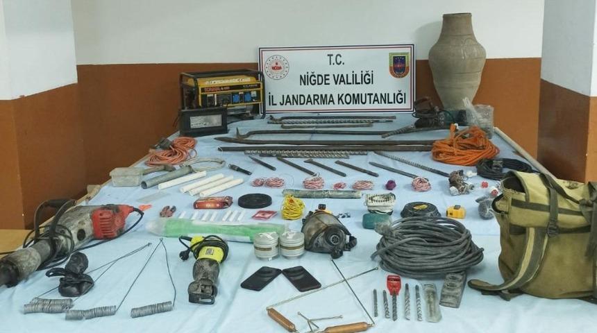 Jandarma gaz maskeli definecileri suçüstü yakaladı