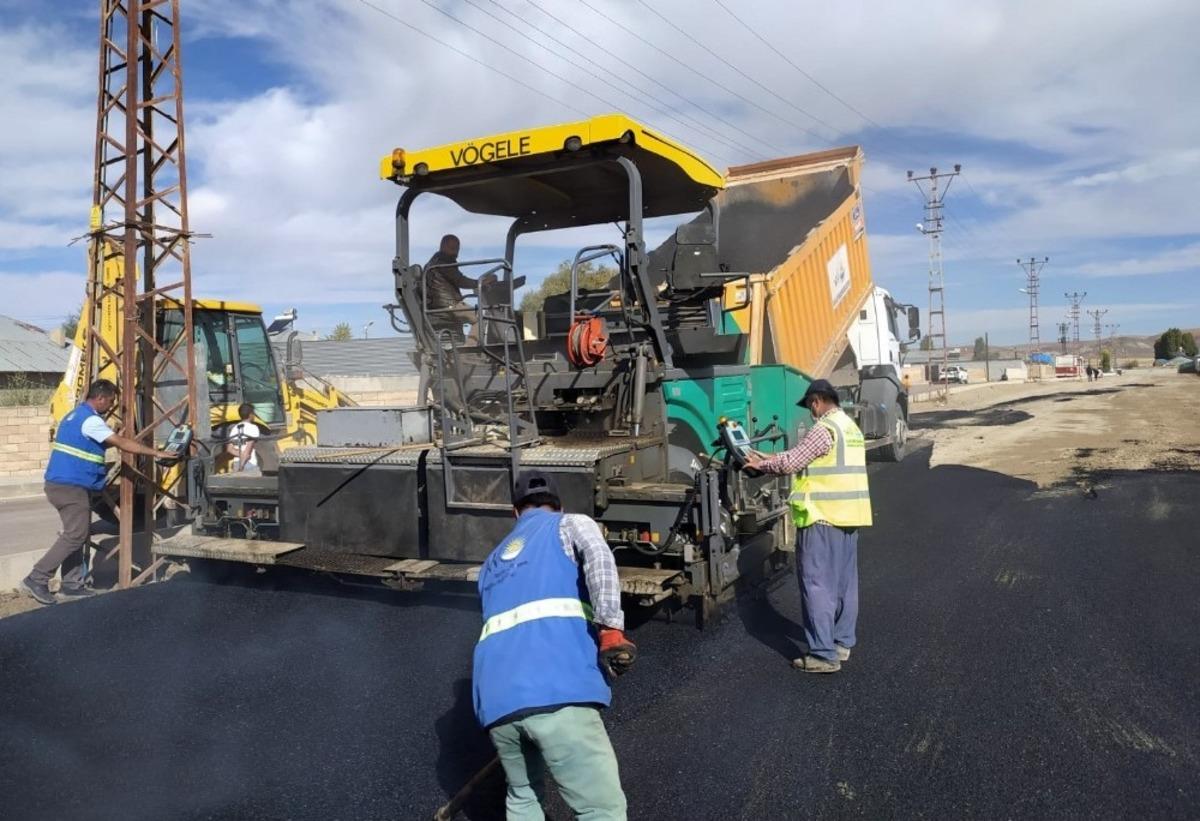 Saray il&ccedil;esinde yol ve asfalt &ccedil;alışması