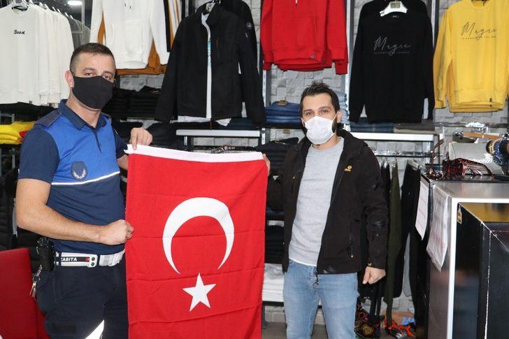 Havza Belediyesi’nden esnafa bayrak G1