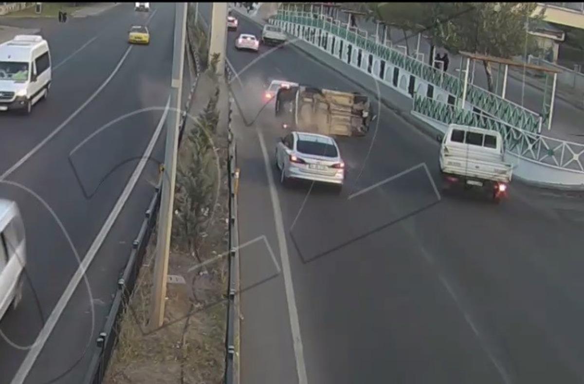 Elazığ ve Bing&ouml;l&rsquo;de trafik kazaları kameraya yansıdı