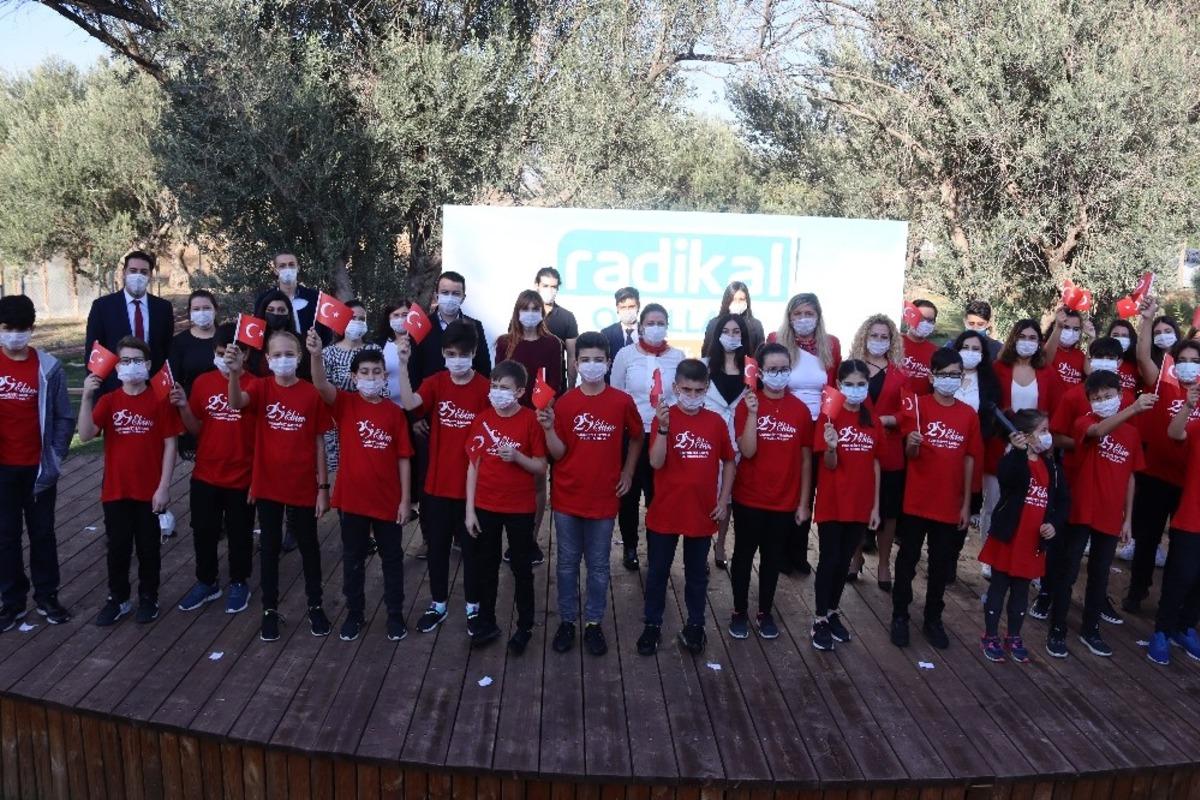 &Ouml;zel Radikal Okulları &ouml;ğrencilerinin cumhuriyet coşkusu