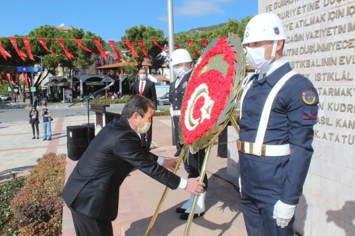 Muğla&rsquo;da 29 Ekim &ccedil;elenk sunma t&ouml;reni ile başladı