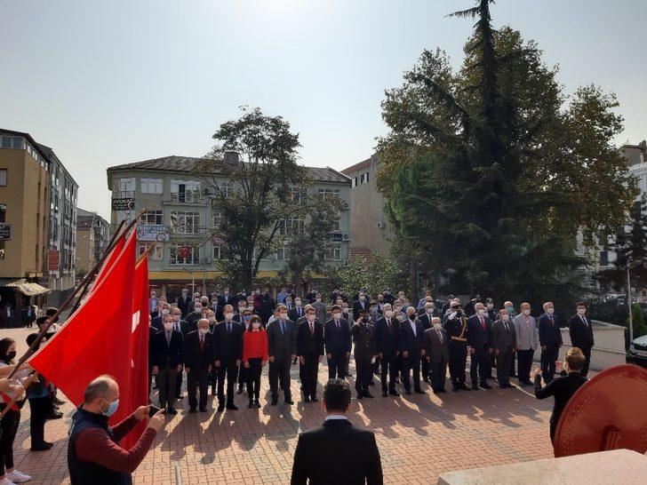 Çaycuma’da Cumhuriyet Bayramı öncesi çelenk sunuldu G4