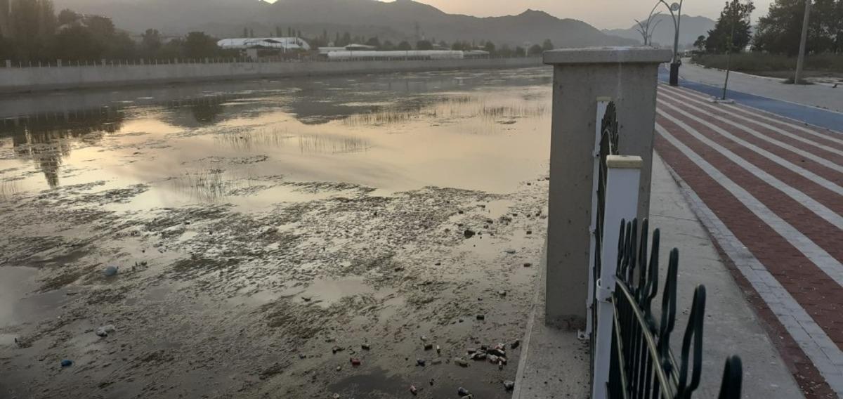 Sular &ccedil;ekilince her şey ortaya ortaya &ccedil;ıktı