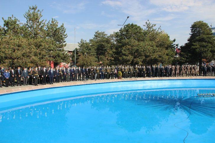 29 Ekim kutlamaları çelenk sunma töreni ile başladı G3