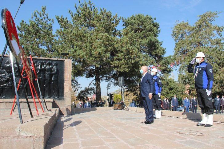 29 Ekim kutlamaları çelenk sunma töreni ile başladı G5