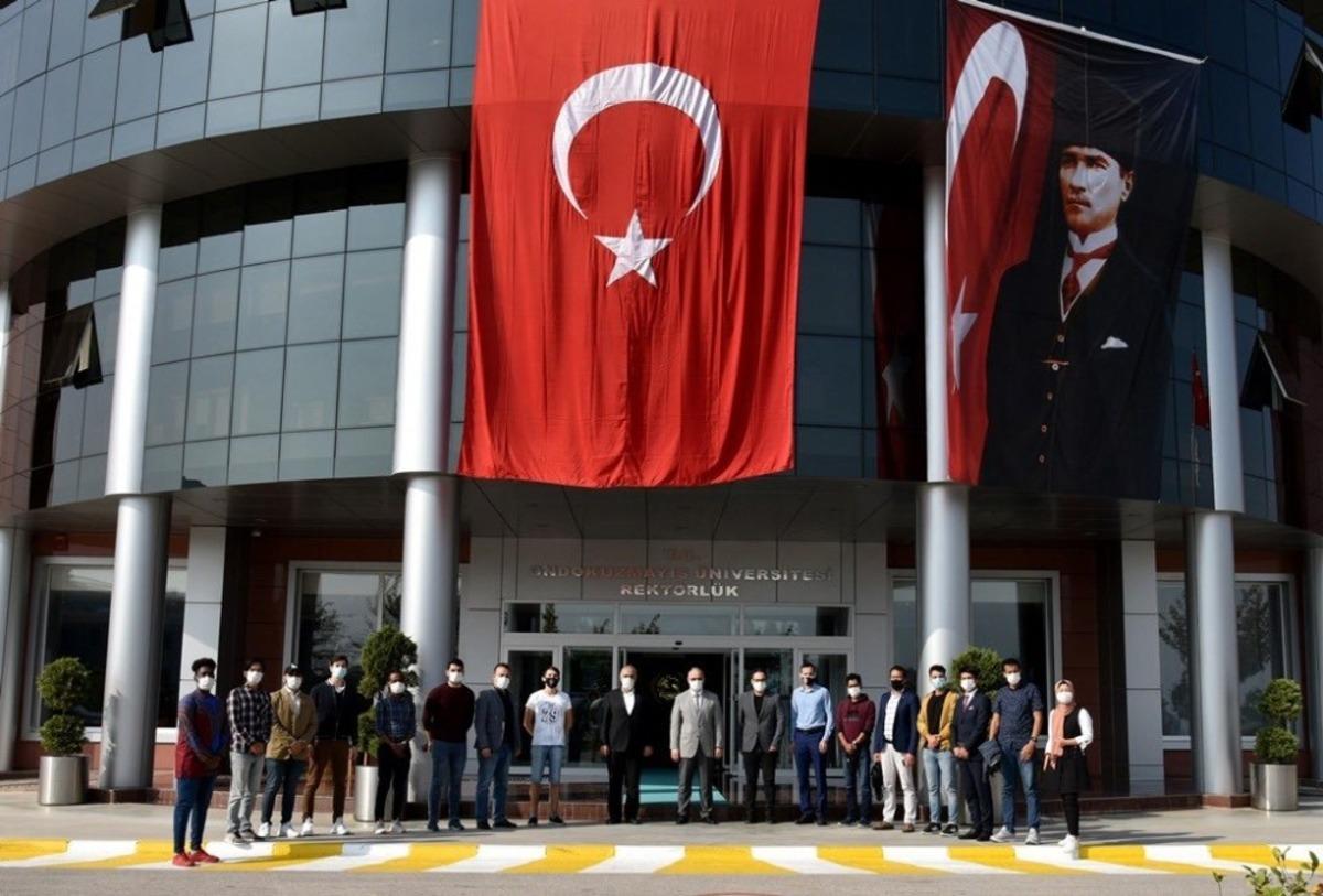 Uluslararası &ouml;ğrenciler Rekt&ouml;r &Uuml;nal&rsquo;ın Cumhuriyet Bayramı&rsquo;nı kutladı