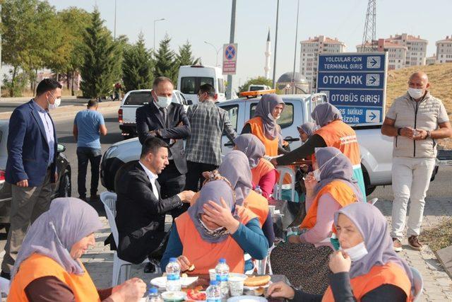 &Ccedil;aylar ve simitler Rasim başkandan 1