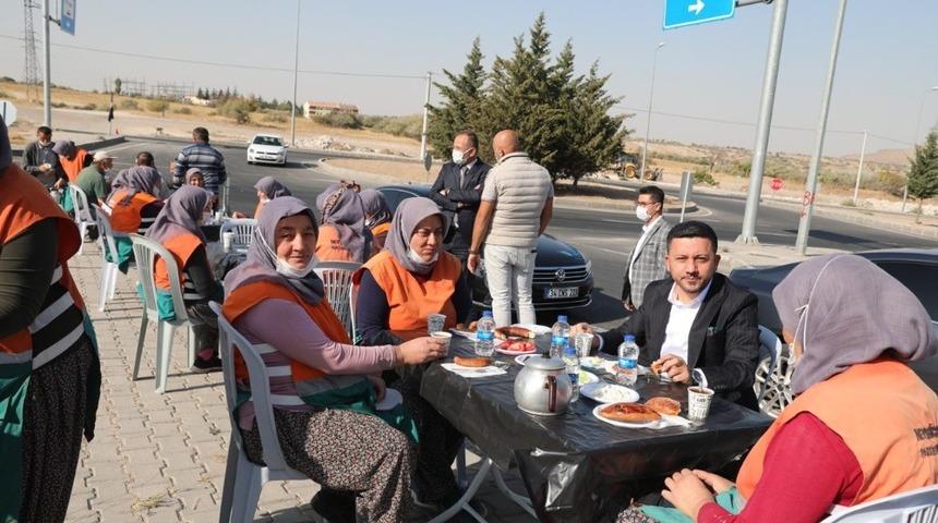 &Ccedil;aylar ve simitler Rasim başkandan