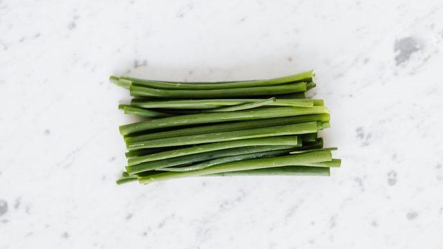 Rüyada yeşil soğan görmek ne anlama gelir? Rüyada yeşil soğan yıkadığını, doğradığını görmek ne demek?