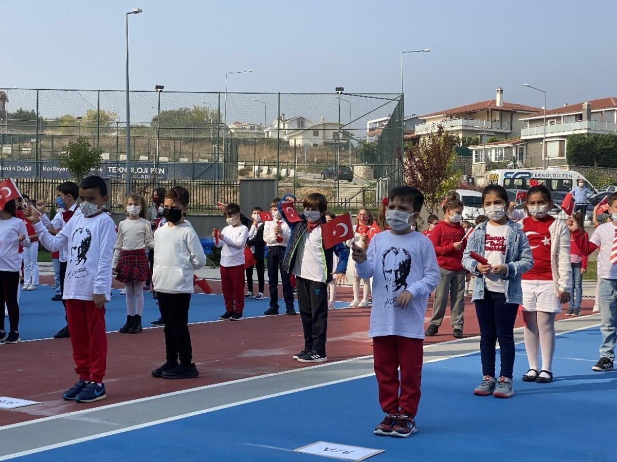 &Ouml;ğrenciler Cumhuriyetin 97. yılını coşkuyla kutladı