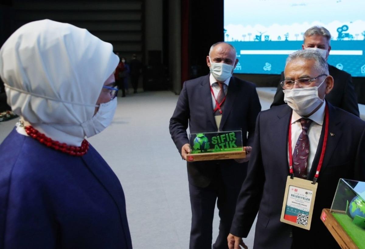Yahyalı Belediyesi&rsquo;nin sıfır atık projesi &ouml;d&uuml;l aldı