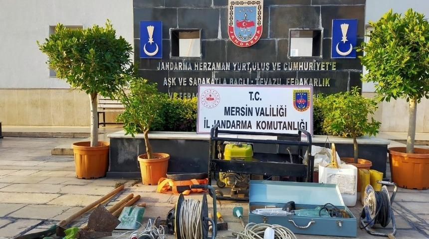 Ka&ccedil;ak kazı yapan ş&uuml;pheliler &ccedil;adırda yakalandı