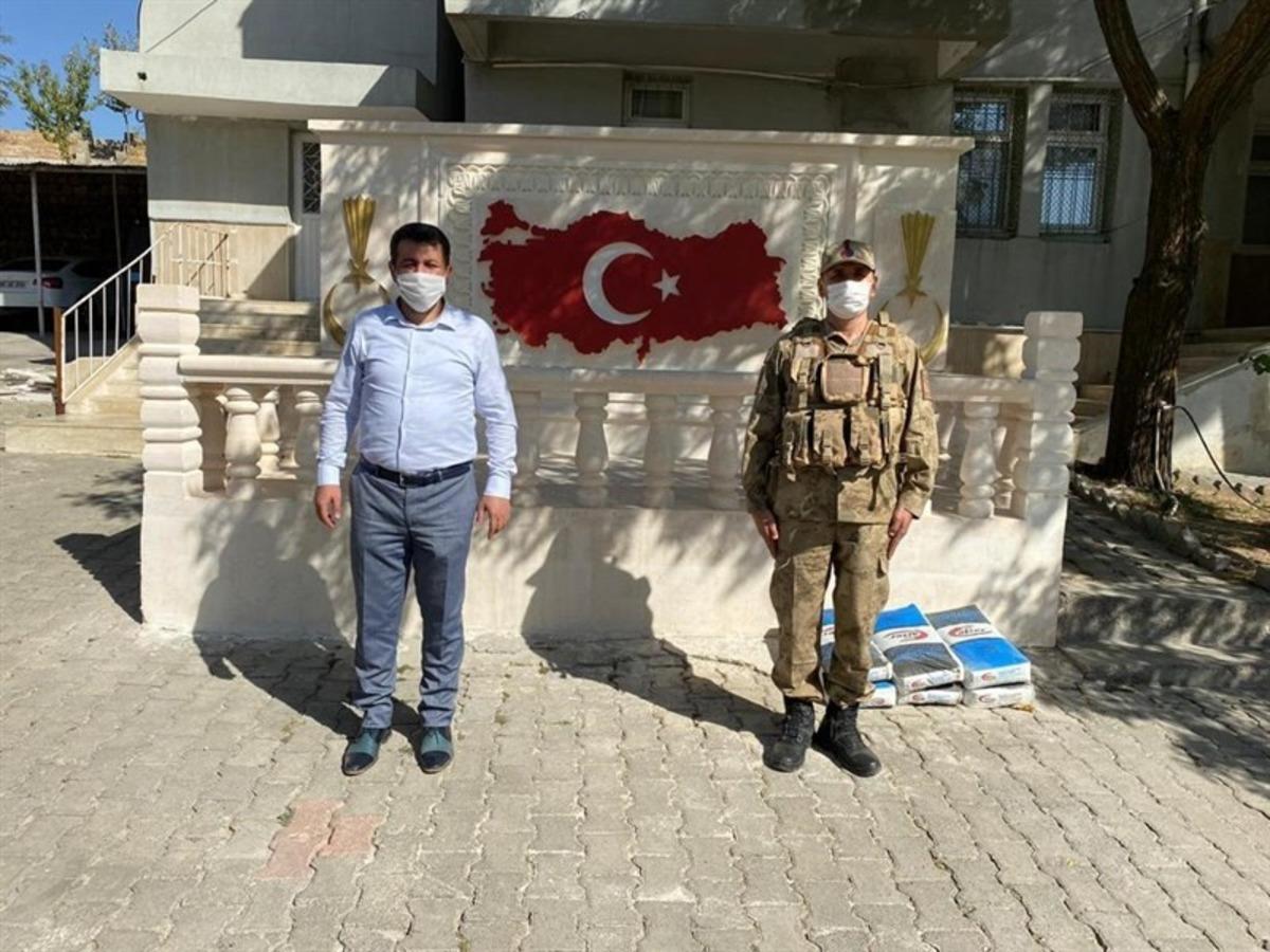 Gerc&uuml;ş Kaymakamı Şekerci, jandarma karakolunda incelemelerde bulundu