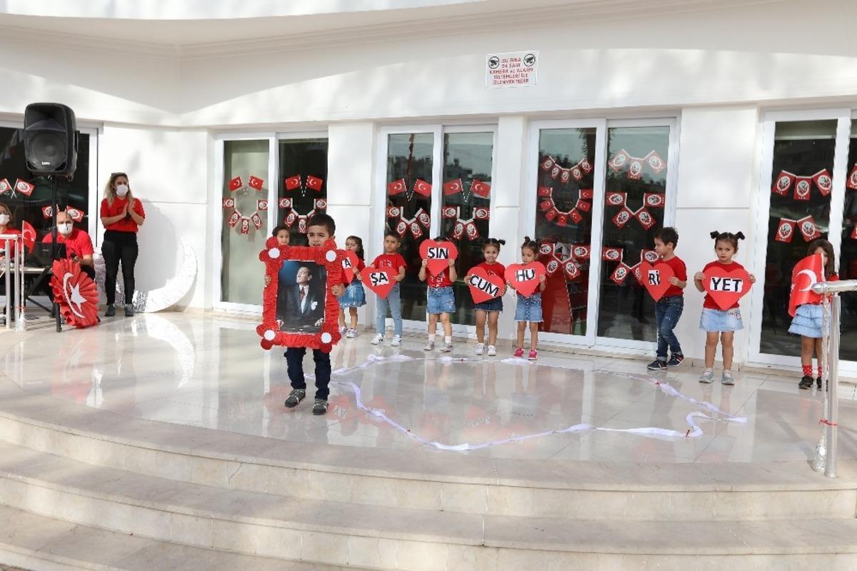 Mezitlili minikler cumhuriyet coşkusunu doyasıya yaşadı