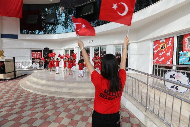 Mezitlili minikler cumhuriyet coşkusunu doyasıya yaşadı G3