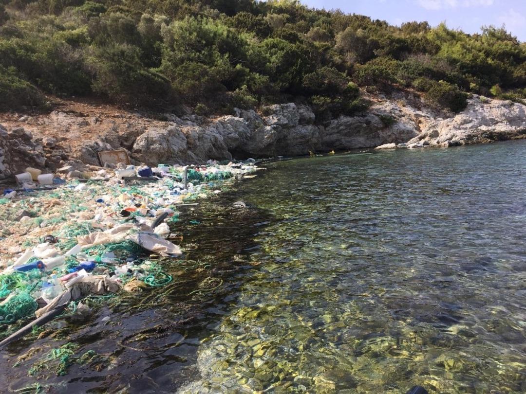 Denizin ortasında utandıran manzara