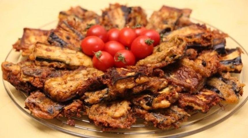 Patlıcan kıstırma nasıl yapılır? Patlıcan kıstırma tarifi nedir? Patlıcan kıstırma malzemeleri nelerdir? İşte Gelinim Mutfakta patlıcan kıstırma tarifi...