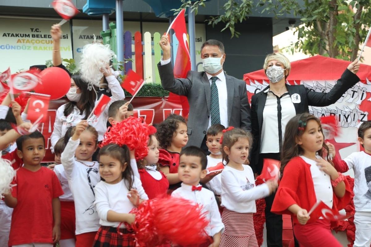 Ata&Ccedil;ocuk Anaokulu Cumhuriyet Bayramı&rsquo;nda kırmızı-beyaza b&uuml;r&uuml;nd&uuml;