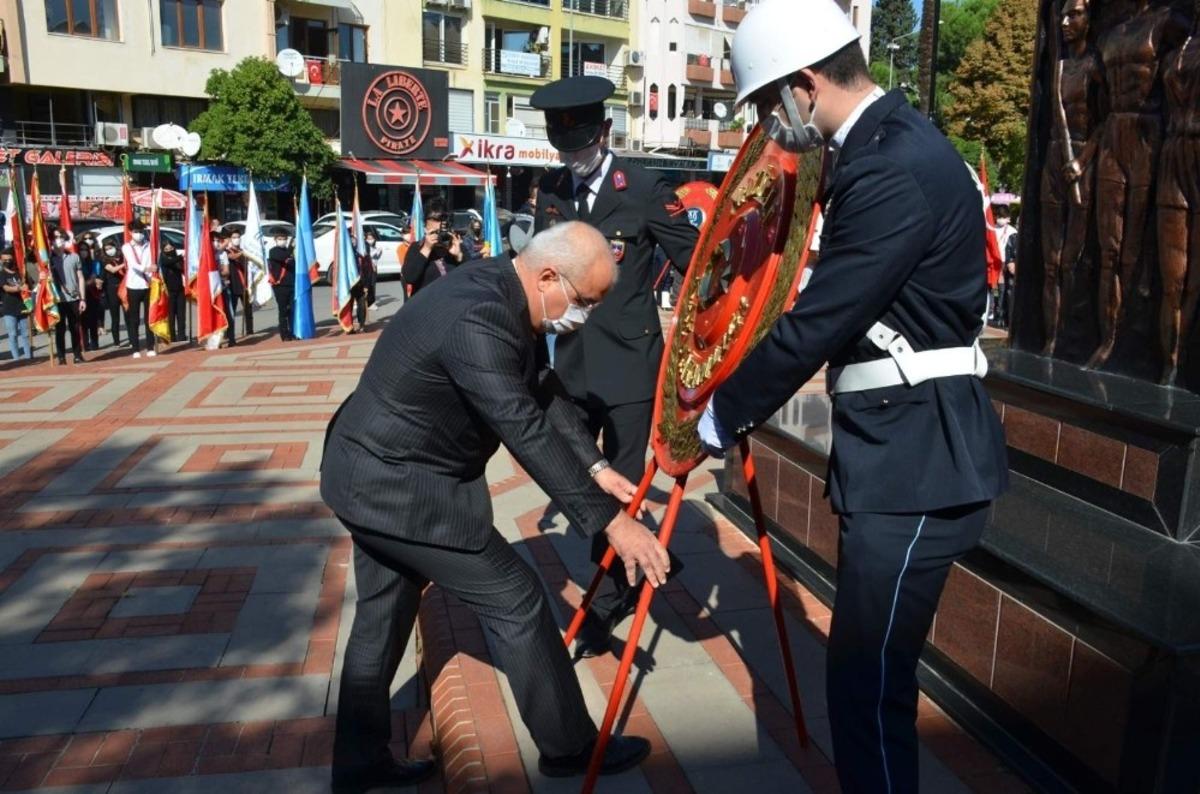 Nazilli&rsquo;de Cumhuriyet coşkusu &ccedil;elenk sunma t&ouml;reni ile başladı