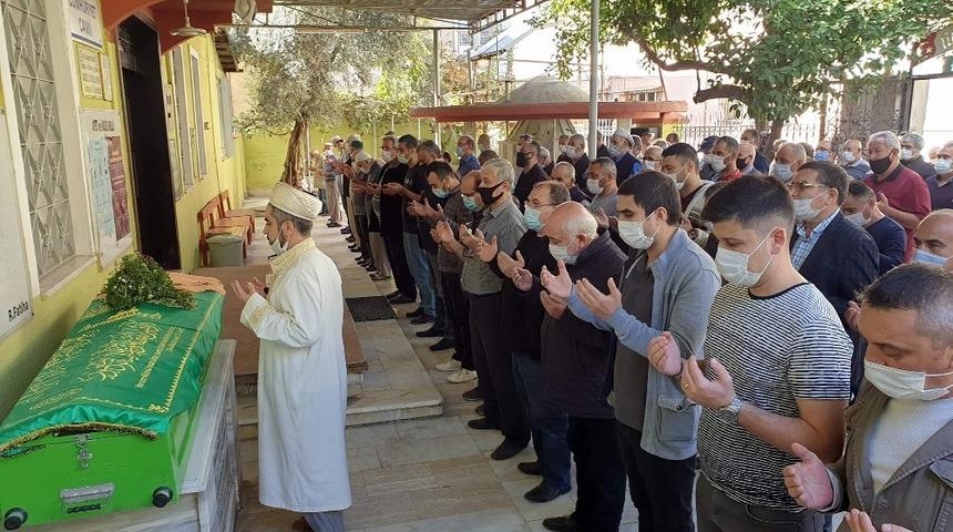 Hayatını kaybeden Z&uuml;mr&uuml;t &Ouml;zt&uuml;rk son yolculuğuna uğurlandı