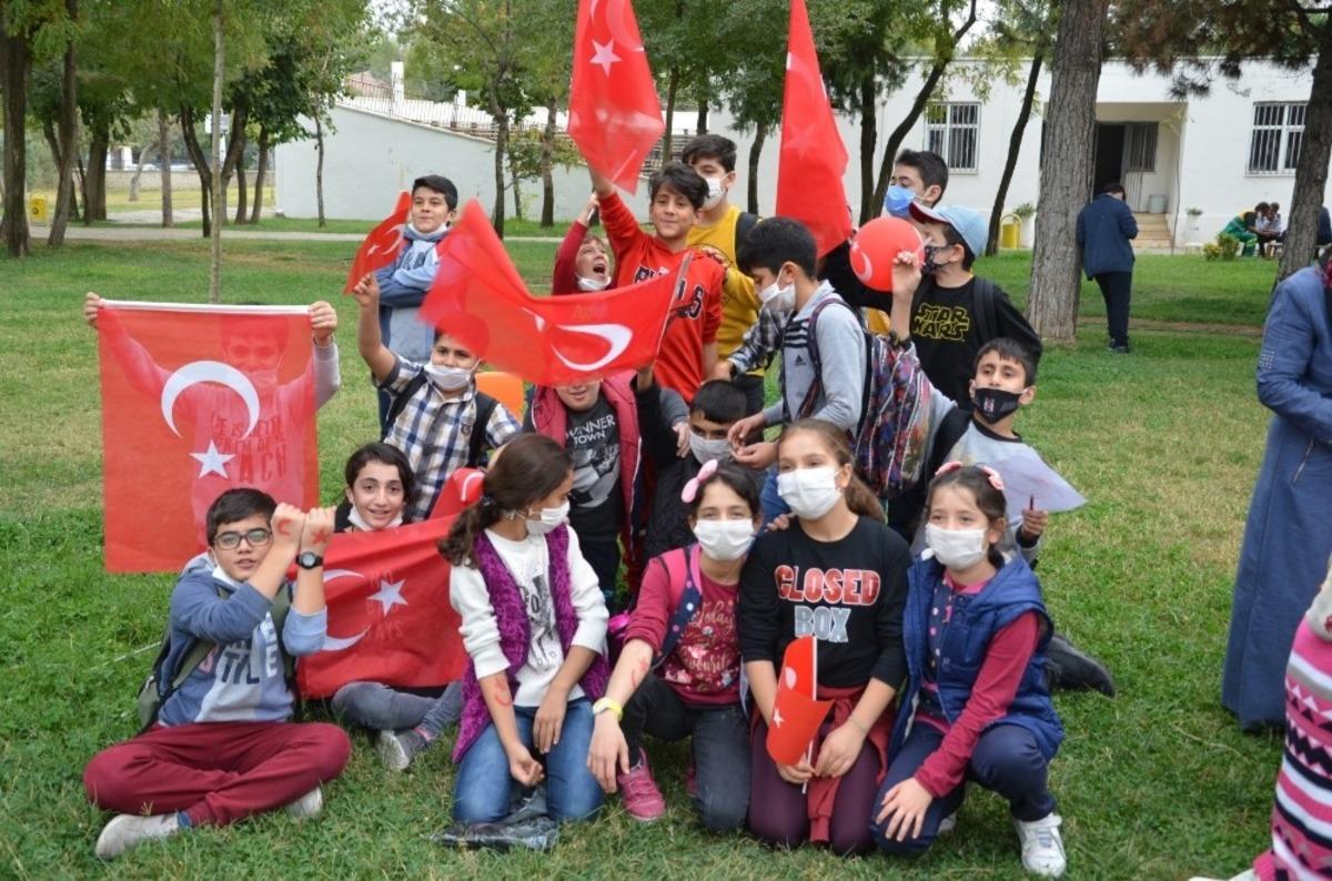 Minik kursiyerler Cumhuriyet Bayramını kutladı