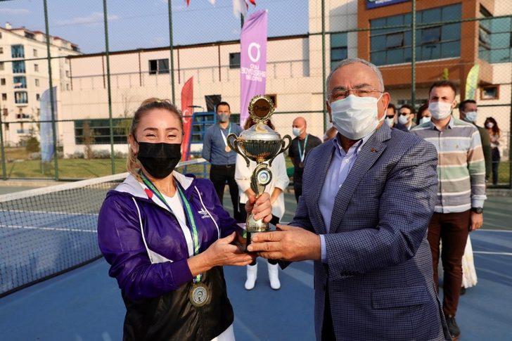 Ordu’da tenis şampiyonları ödüllerini aldı G2