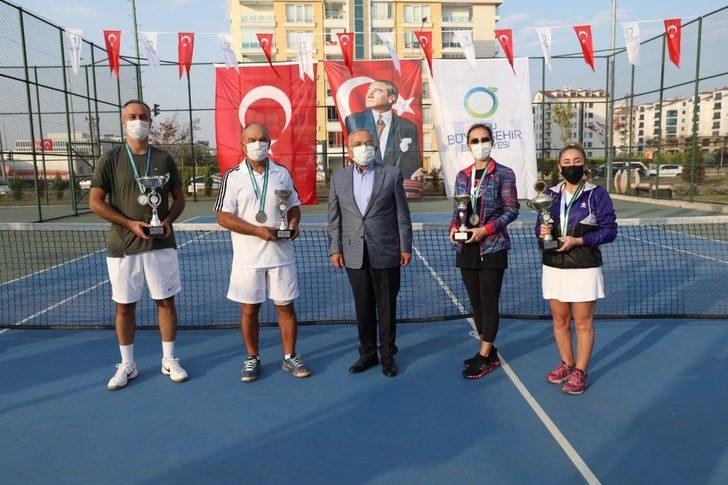 Ordu’da tenis şampiyonları ödüllerini aldı G3