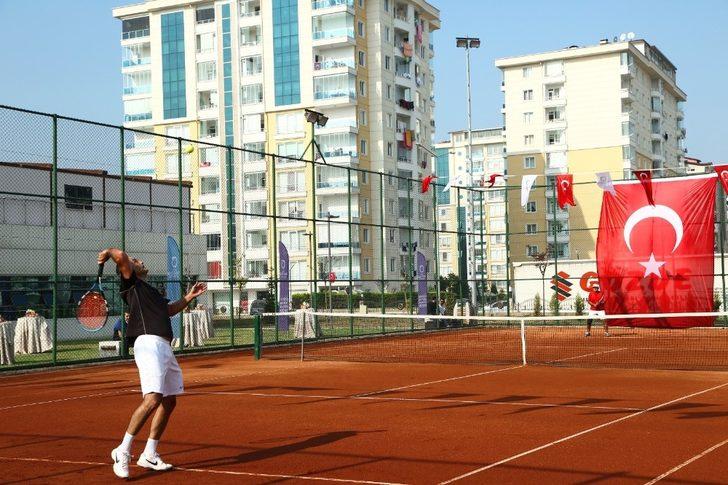 Ordu’da tenis şampiyonları ödüllerini aldı G4