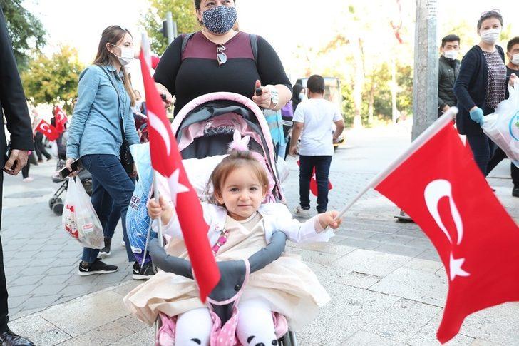 Merkezefendi Belediyesinden esnaf ve vatandaşa Türk bayrağı G5