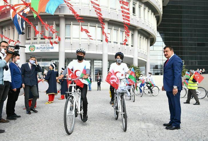 Cumhuriyet kortej yürüyüşü ilgi gördü G4