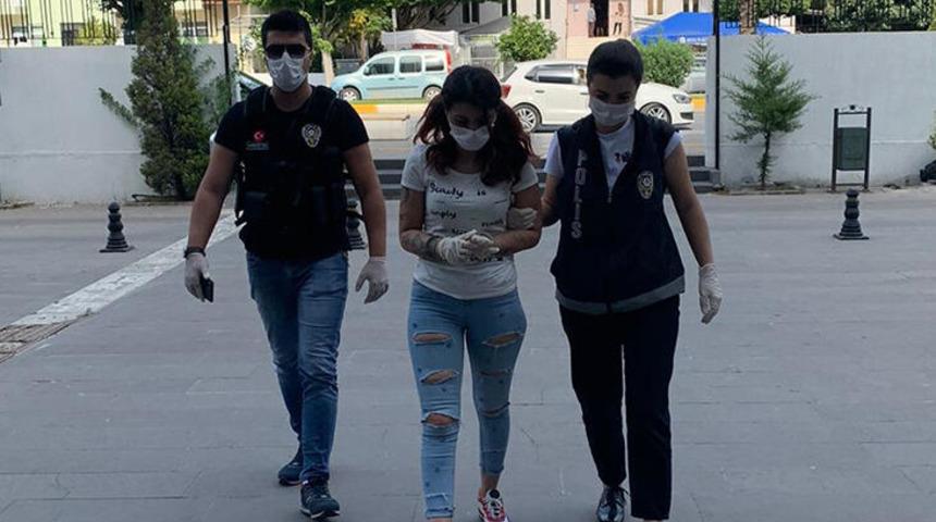 Antalya'da iç çamaşırına uyuşturucu ve hassas terazi gizleyen kadın tutuklandı
