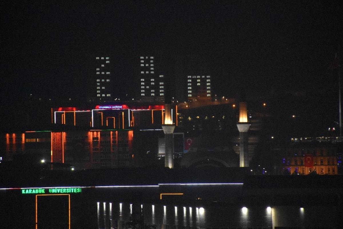 Yurt ışıkları 29 Ekim i&ccedil;in yandı