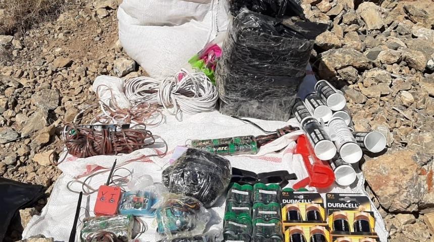 Van'da ter&ouml;r &ouml;rg&uuml;t&uuml; PKK'ya darbe