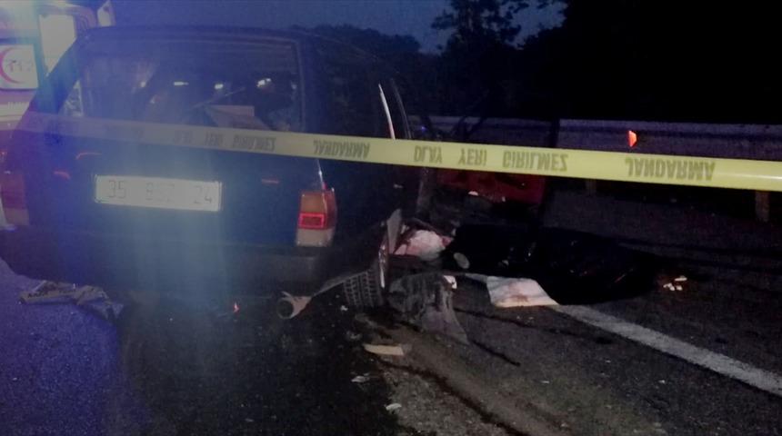 Bursa'da otomobil tıra arkadan çarptı: 1 ölü, 4 yaralı