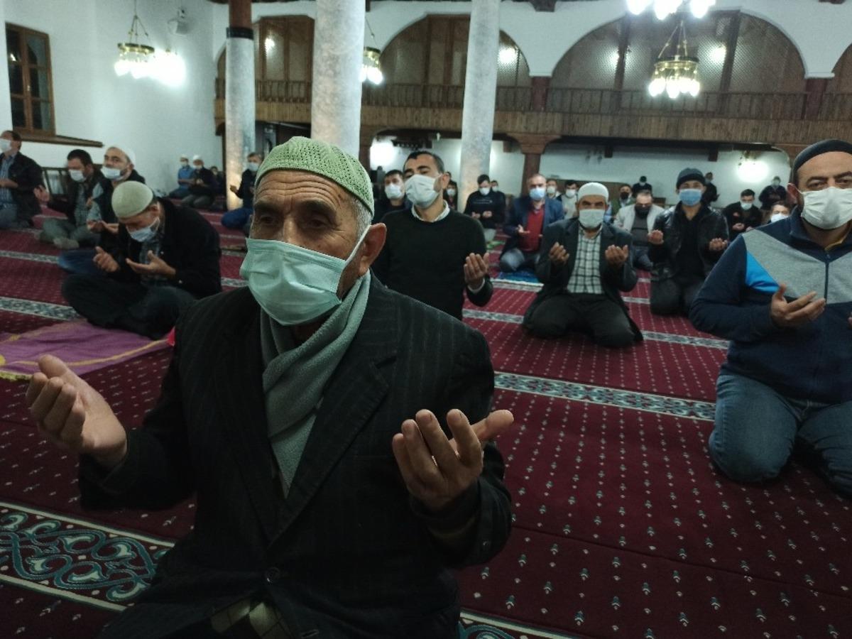 Afyonkarahisar&rsquo;da Mevlid Kandili huşu i&ccedil;inde ge&ccedil;ti