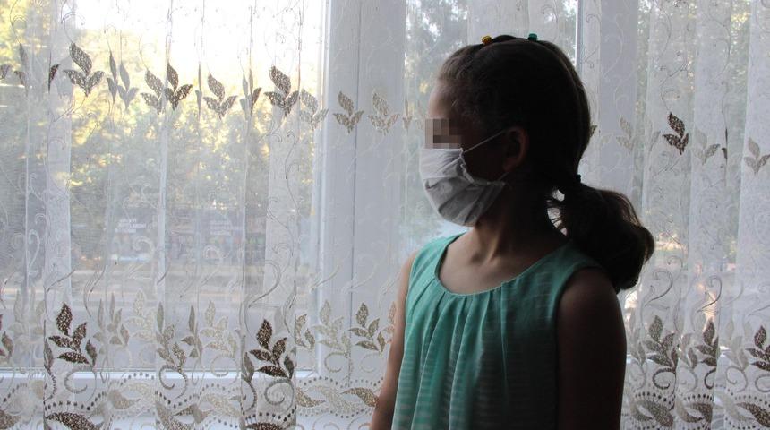 Diyarbakır'da akılamaz olay! Koronavir&uuml;sl&uuml; kişi 9 yaşındaki kızın y&uuml;z&uuml;ne t&uuml;k&uuml;rd&uuml;