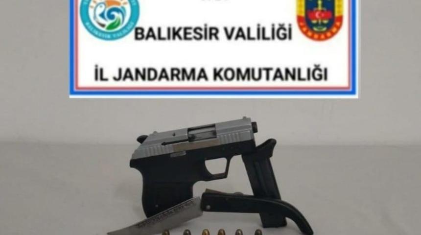 Jandarma silah taşıyan 5 kişiyi g&ouml;zaltına aldı