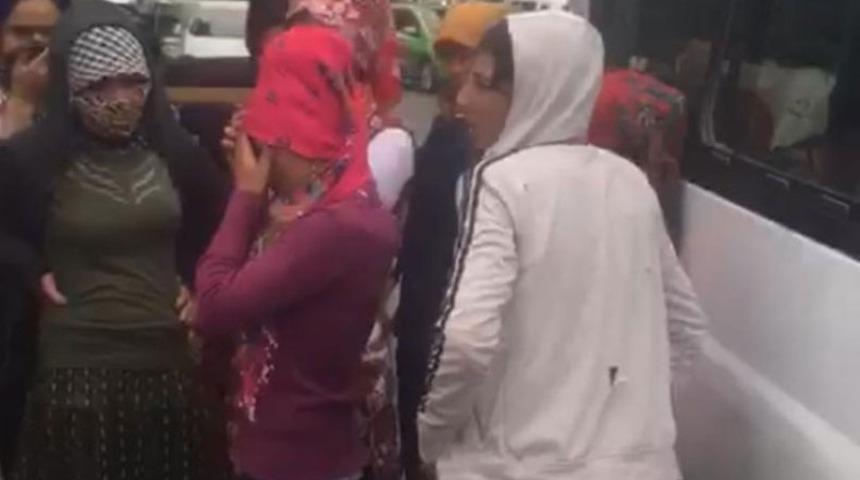 Polis bile şaşırdı: 14 kişilik minibüsten 37 kişi çıktı