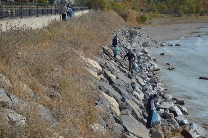 Van Gölü sahilinde temizlik çalışması G4