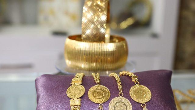 Uzman yorumlarıyla ... 9 Aralık 2020 Çarşamba Kapalıçarşı canlı gram altın ne kadar? Çeyrek altın ve Cumhuriyet altını son durum nedir?