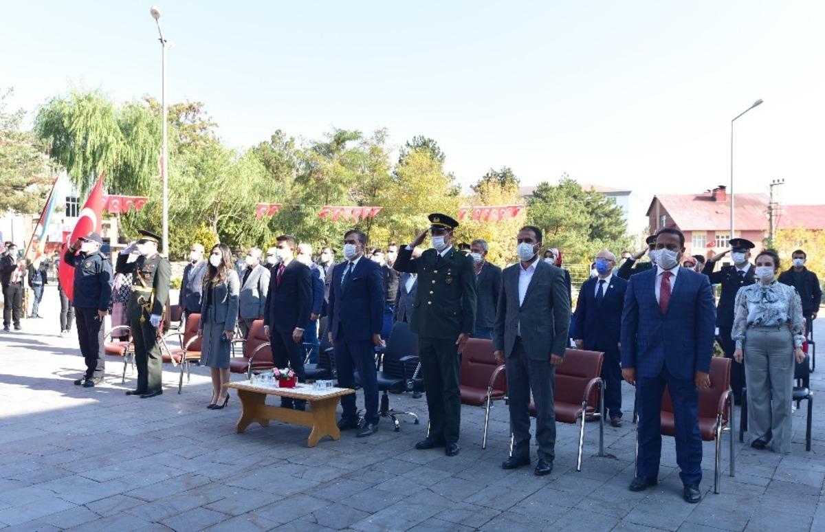 Ahlat&rsquo;ta Cumhuriyet Bayramı coşkusu