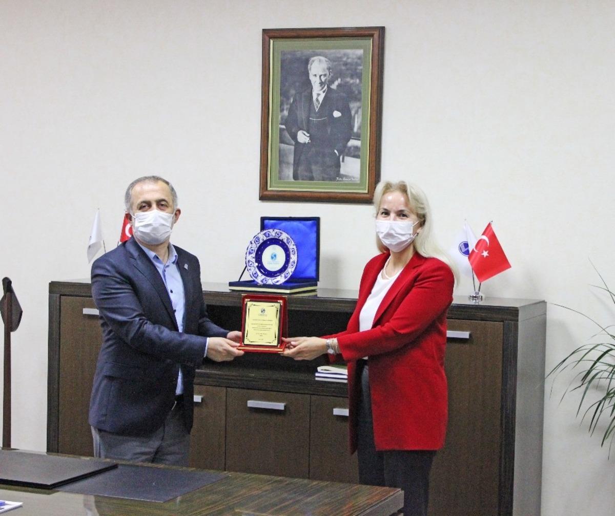 SA&Uuml; Eğitim Fak&uuml;ltesinde devir teslim