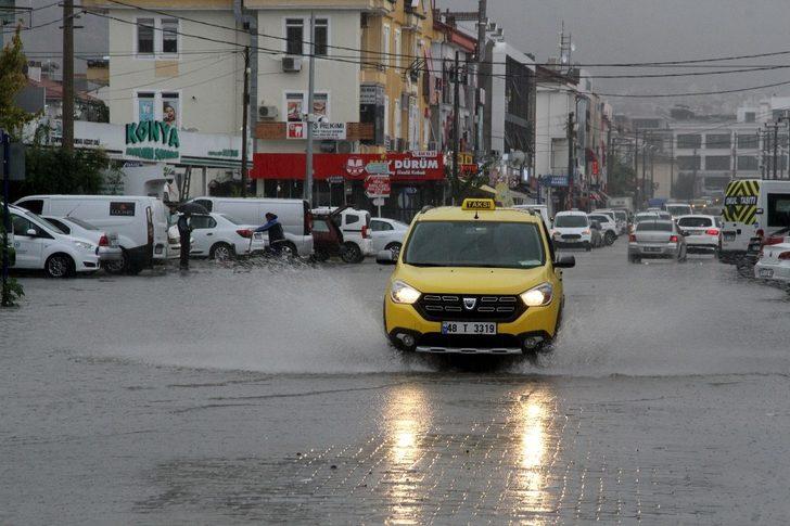 Fethiye’de etkili olan yağış vatandaşlara zor anlar yaşattı G3