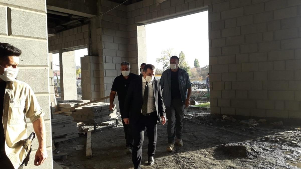 Vali, Belediye Başkan Vekili &Ouml;ks&uuml;z, Kars Vadisi inşaatında incelemelerde bulundu