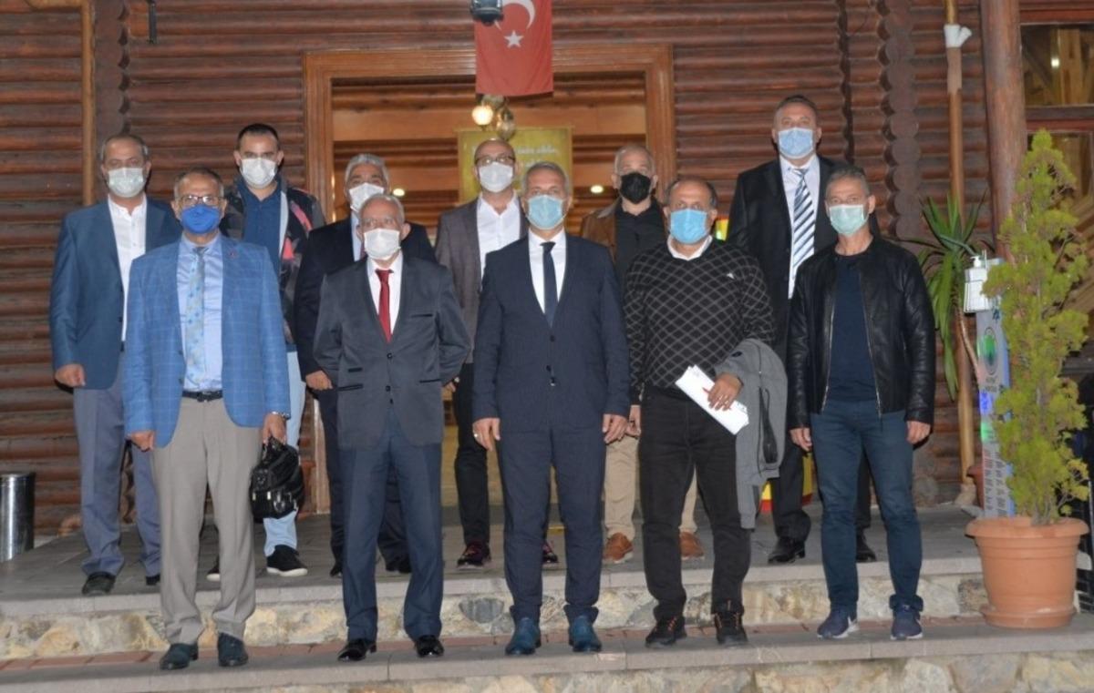 T&uuml;rkiye Hentbol Duayenleri buluşması organizasyonunda imzalar atıldı